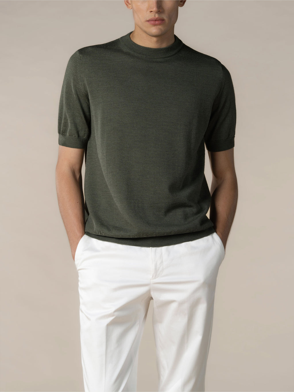 Klassisches grünes T-Shirt