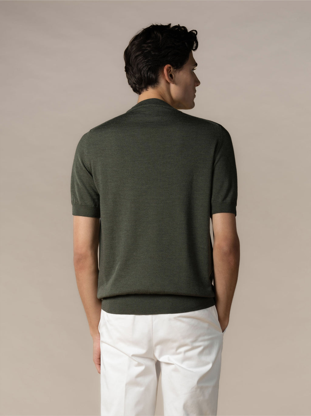 Klassisches grünes T-Shirt