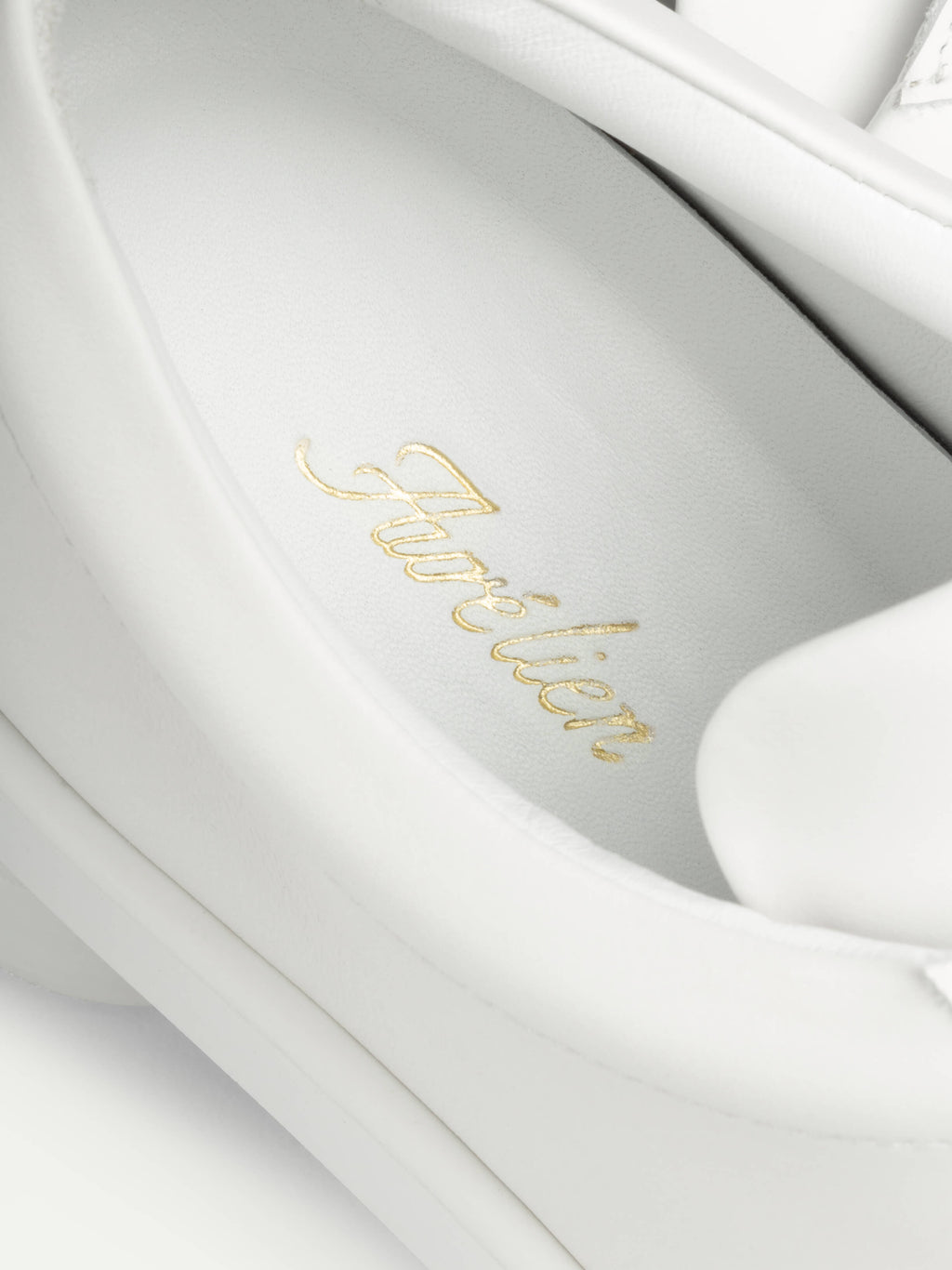 Weißer AUR1 Sneaker