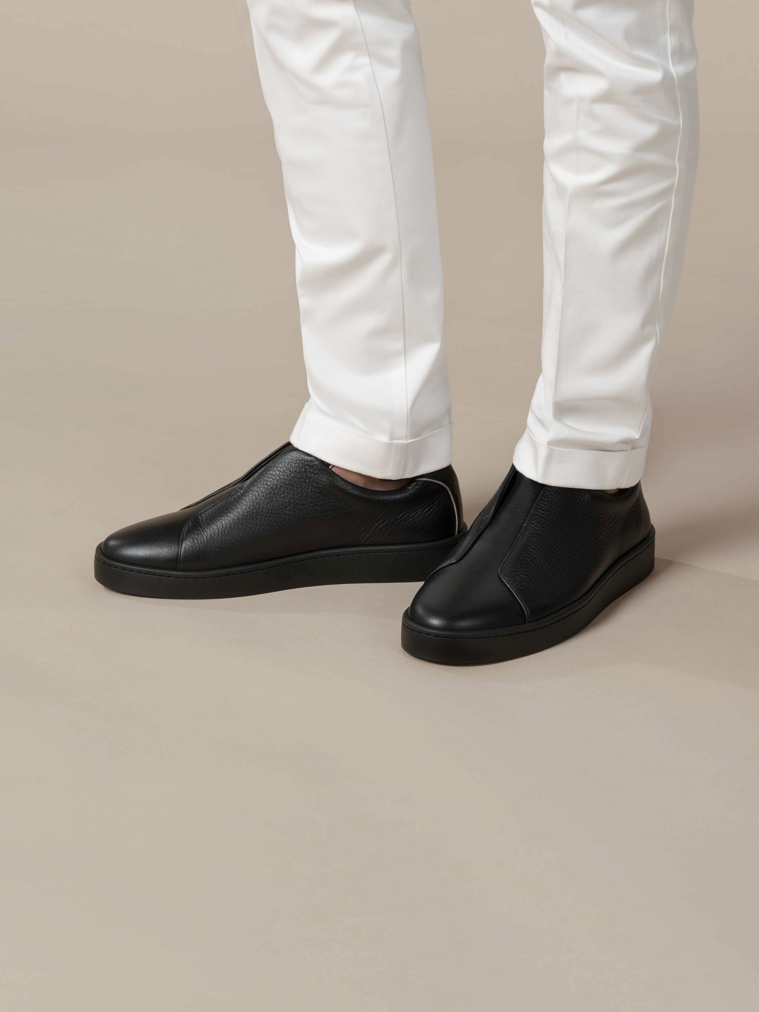 Black II Grain AUR3 Sneaker