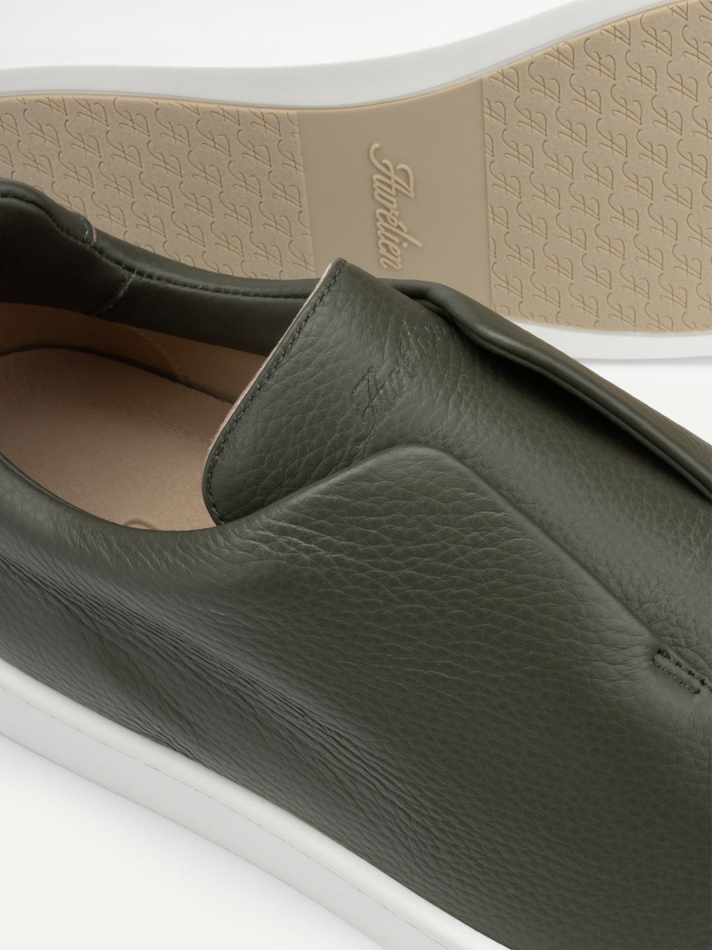 Klassischer grüner AUR3 Sneaker