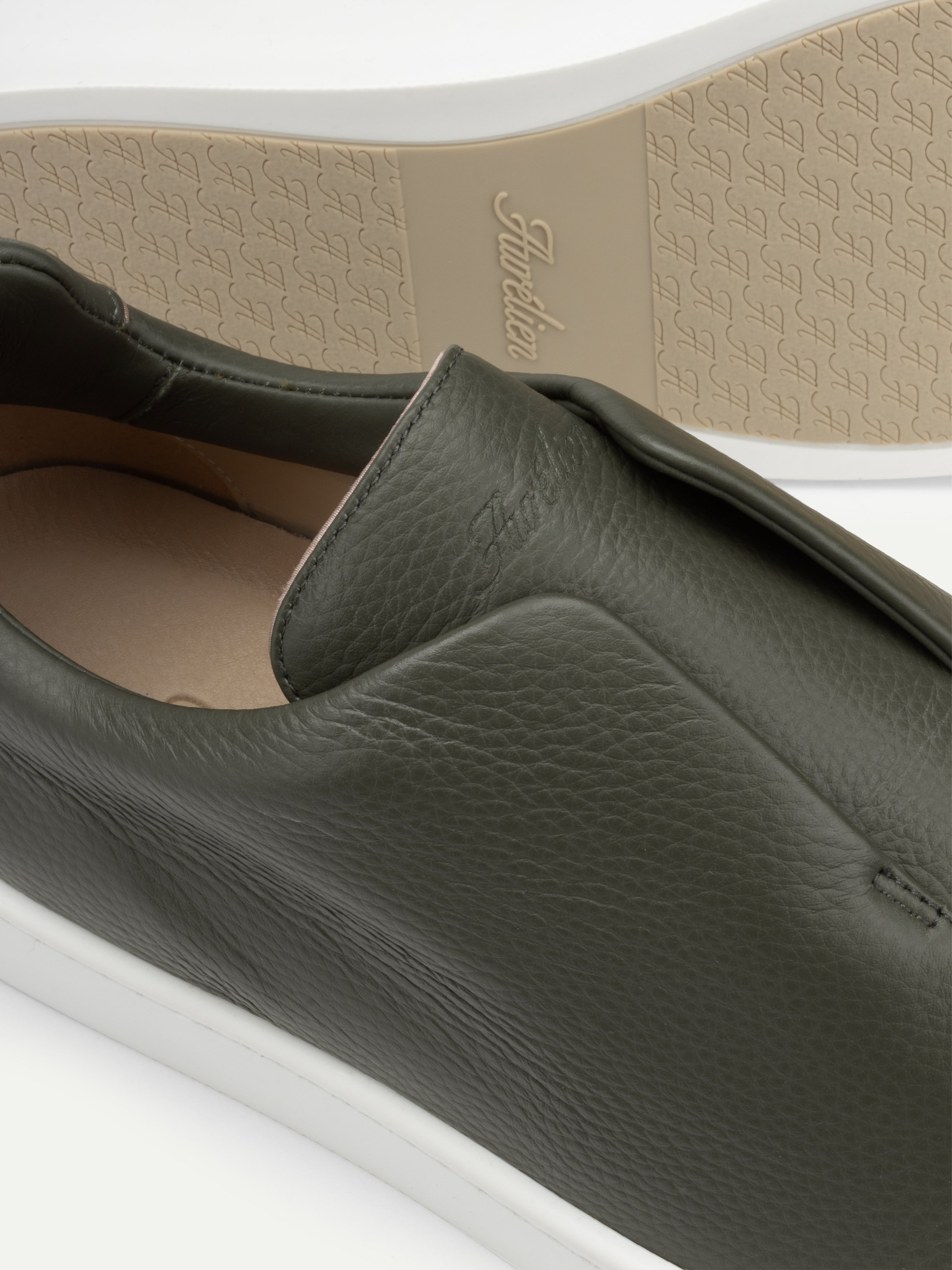 Klassischer grüner AUR3 Sneaker