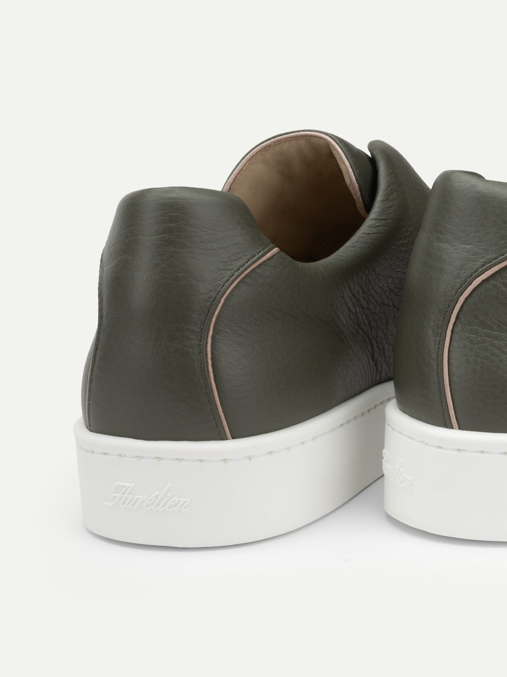 Klassischer grüner AUR3 Sneaker