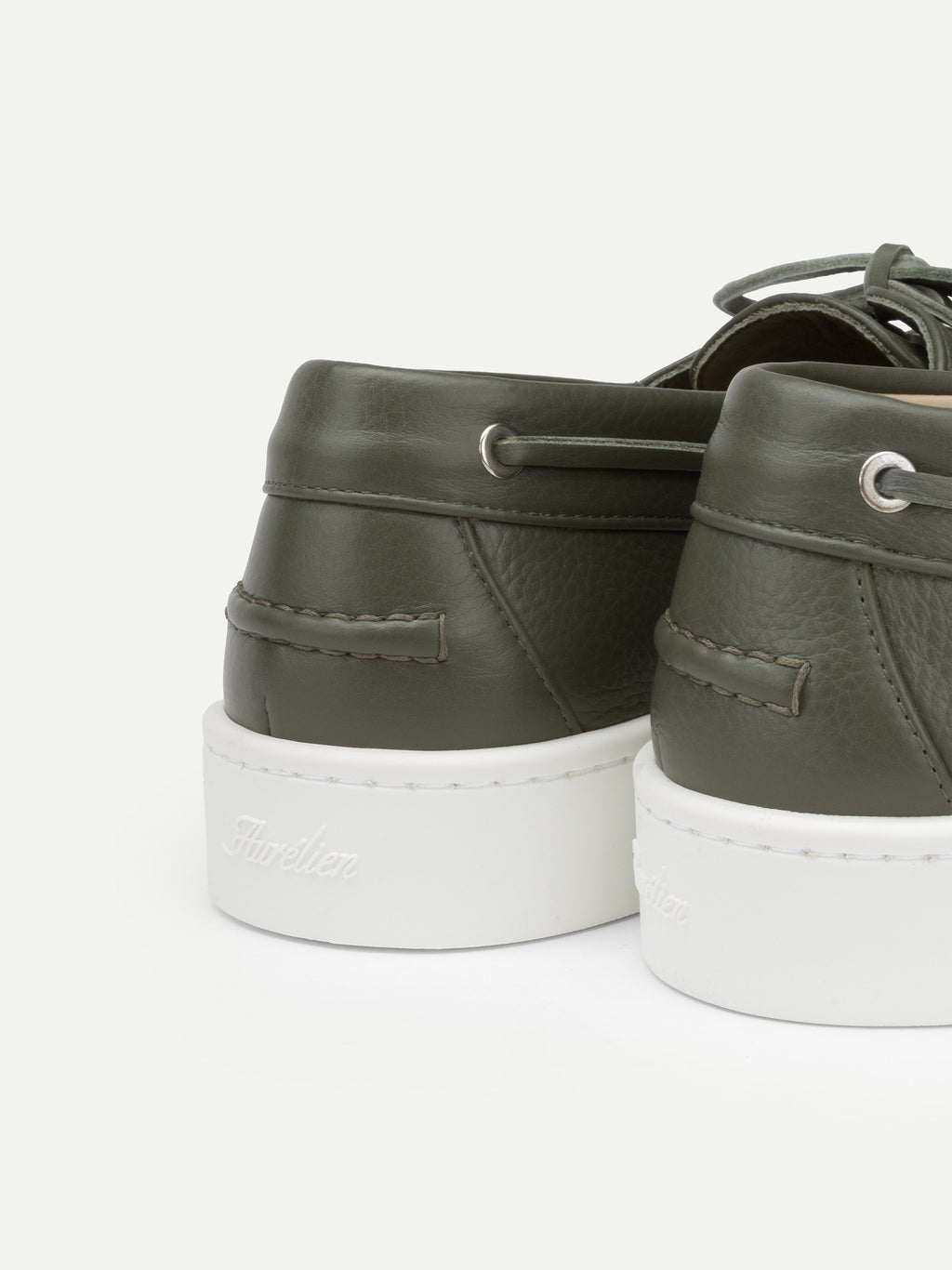 Klassischer grüner Boots-Sneaker