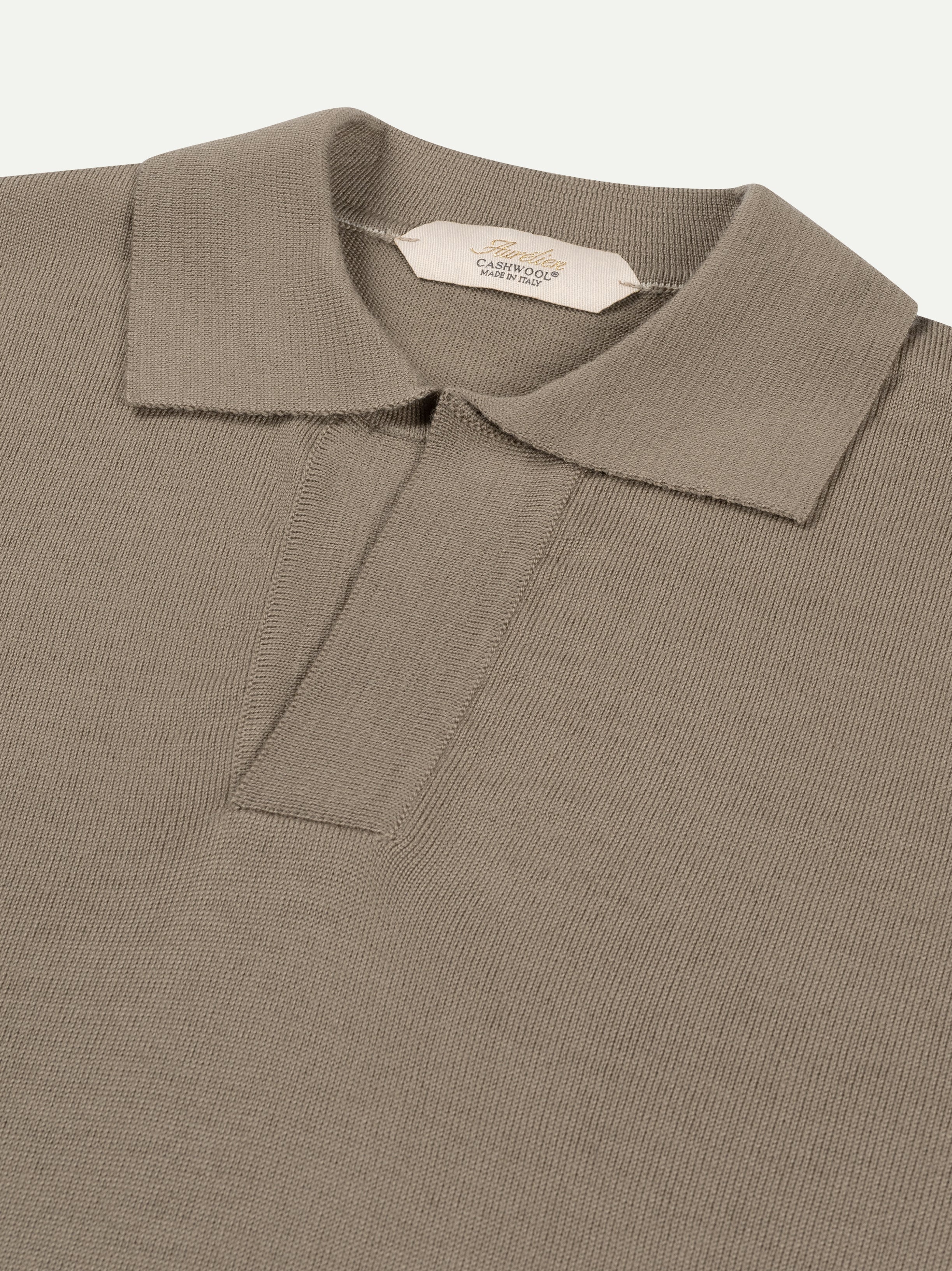 Shortsleeve Buttonless Polo Taupe